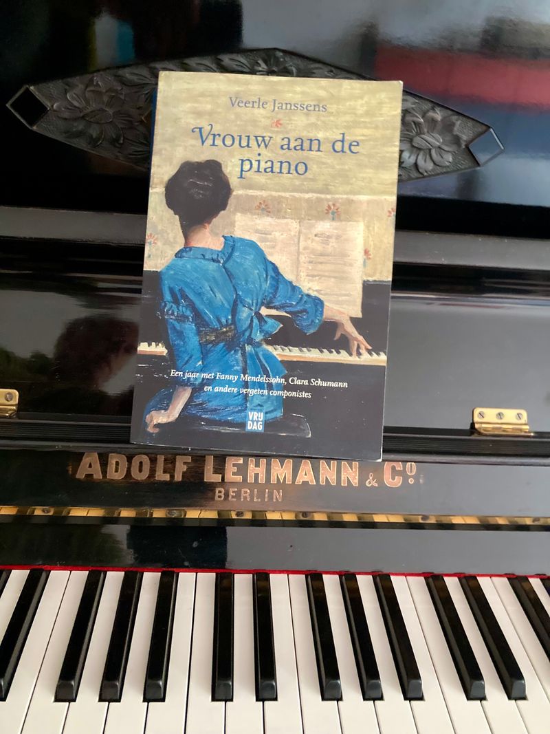 Vrouw aan de piano
