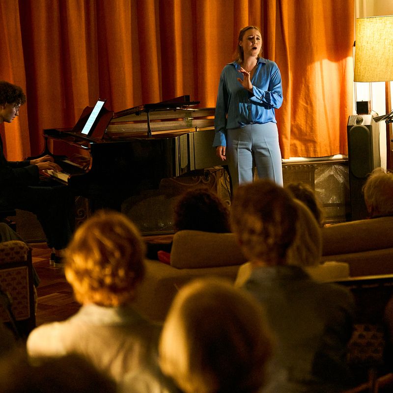 Muze-van-Zuid-2025_Roza-Herwig_Julius-Backer_Het is stil in Amsterdam ©️Kenny Nagelkerke 1