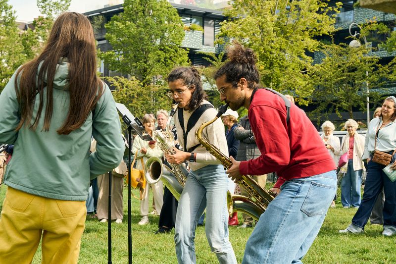 Muze-van-Zuid-2025_Vrijhaven_muziekwandeling_Maat-Saxophone-Quartet_Artzuid ©️Kenny-Nagelkerke 47