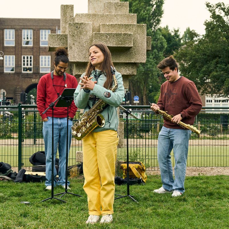 Muze-van-Zuid-2025_Vrijhaven_muziekwandeling_Maat-Saxophone-Quartet_Artzuid ©️Kenny-Nagelkerke 55